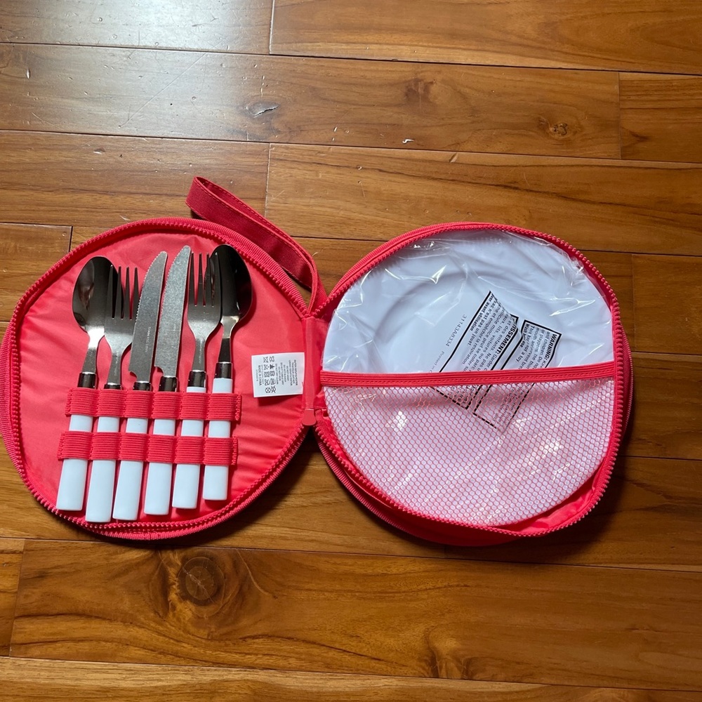 Travel dinnerware Picnic Set for 2: Incl Knifes, Spoons Forks and Plasti…